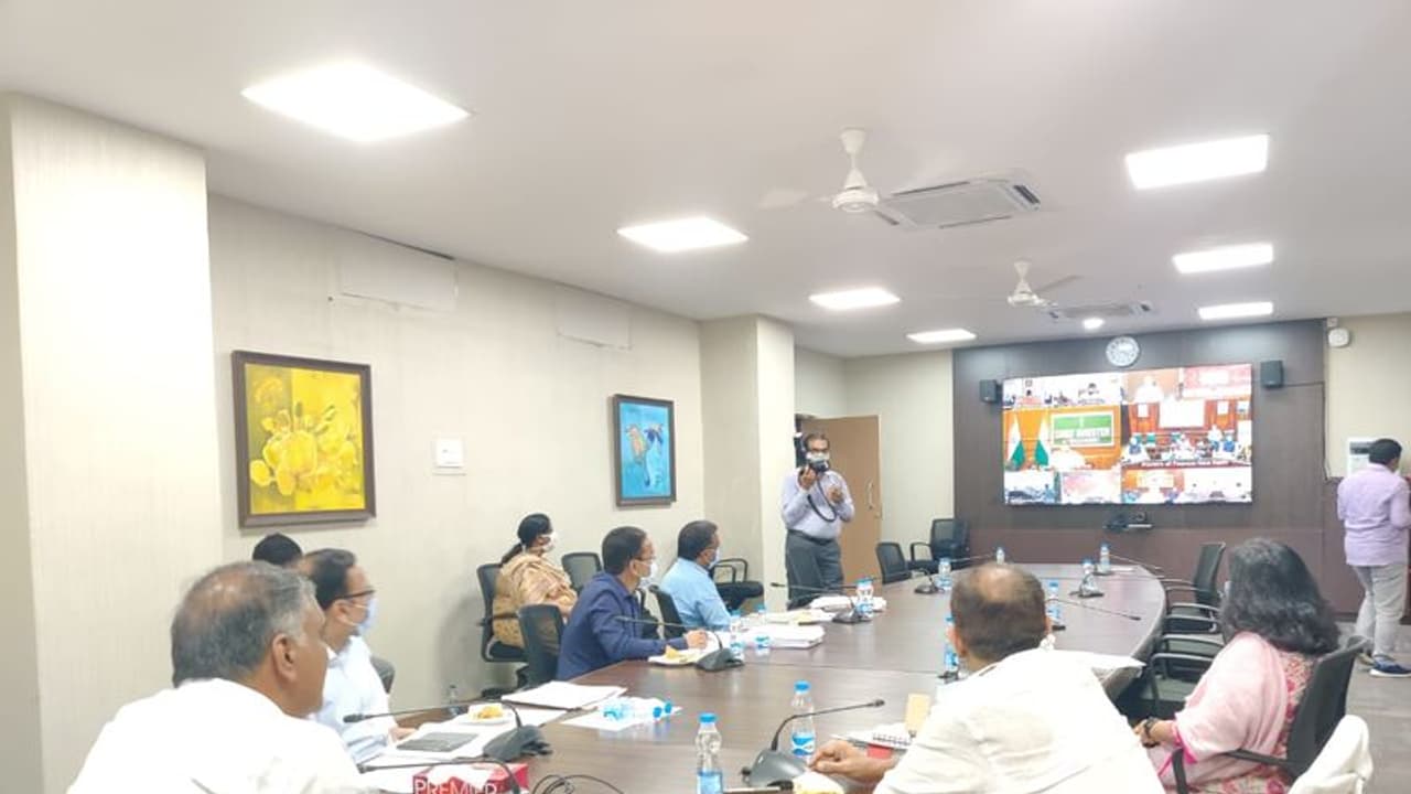 ప్రతి రెండు నెలలకు రాష్ట్రాలకు పరిహారం చెల్లించాలి: జీఎస్టీ కౌన్సిల్ సమావేశంలో హరీష్ ప్రతి రెండు నెలలకు రాష్ట్రాలకు పరిహారం చెల్లించాలి: జీఎస్టీ కౌన్సిల్ సమావేశంలో హరీష్