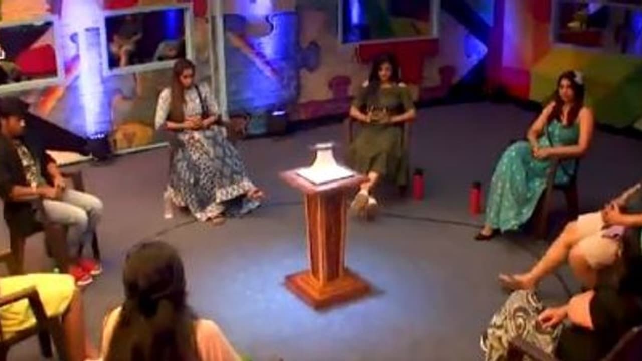 பிக்பாஸ் வரலாற்றில் முதல் முறையாக அரங்கேறும் விஷயம்..! சுயநலமாக போராடும் போட்டியாளர்கள்..! பிக்பாஸ் வரலாற்றில் முதல் முறையாக அரங்கேறும் விஷயம்..! சுயநலமாக போராடும் போட்டியாளர்கள்..!