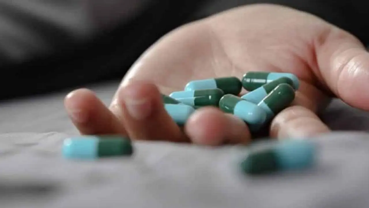 കൊവിഡ് 19; സ്വയം ചികിത്സയും മരുന്ന് കഴിപ്പും അപകടം! കൊവിഡ് 19; സ്വയം ചികിത്സയും മരുന്ന് കഴിപ്പും അപകടം!