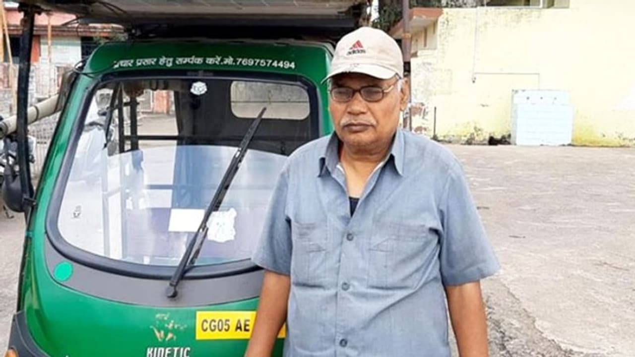 Chhattisgarh: Auto driver turns adversity into opportunity, harnesses solar energy to earn rich benefits Chhattisgarh: Auto driver turns adversity into opportunity, harnesses solar energy to earn rich benefits