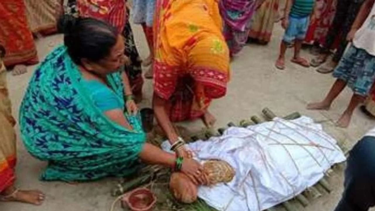 होने वाली थी बहन की शादी...लेकिन भाई ने सिर में 3 गोली मार कर दी हत्या, डोली की जगह उठी अर्थी होने वाली थी बहन की शादी...लेकिन भाई ने सिर में 3 गोली मार कर दी हत्या, डोली की जगह उठी अर्थी