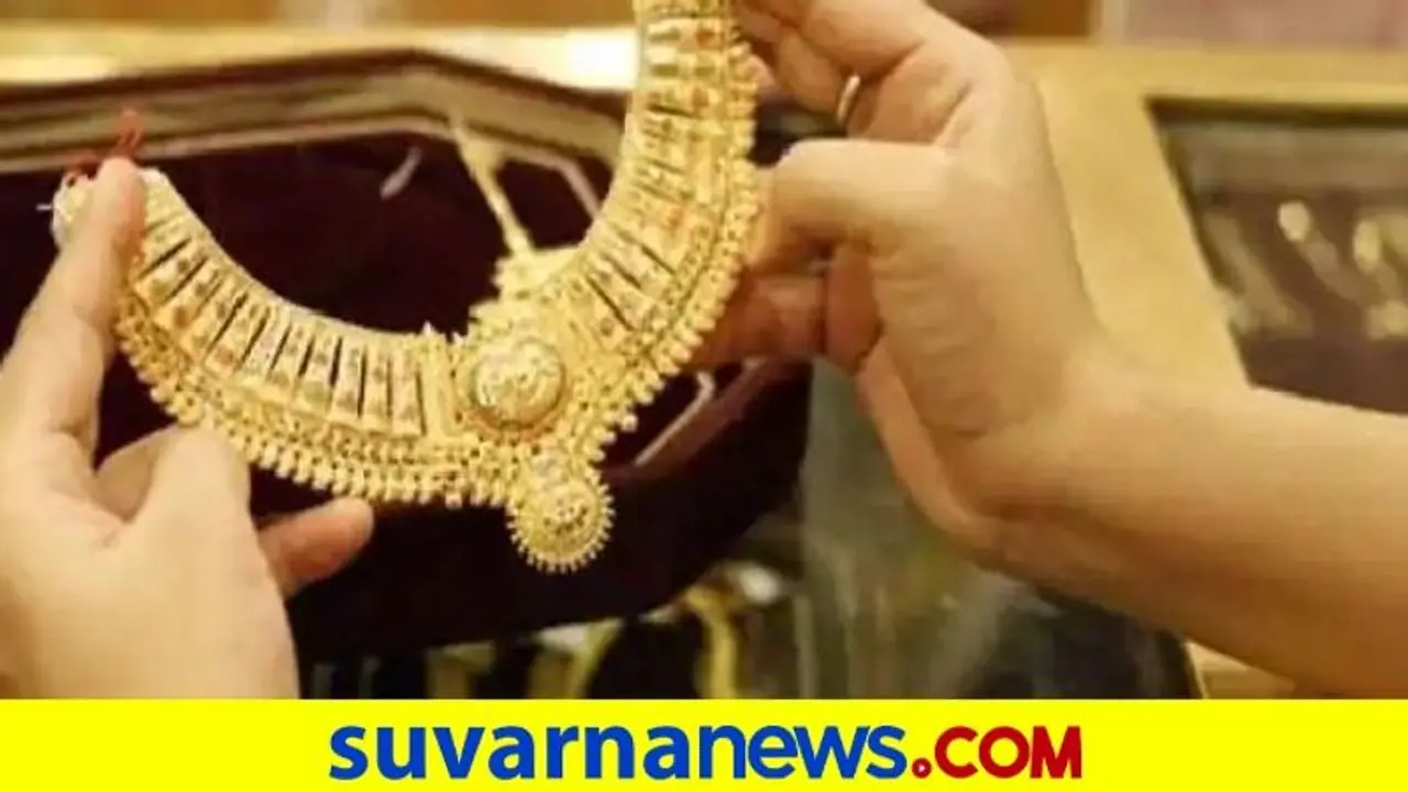 ಮಣಪ್ಪುರಂ ಆಫೀಸ್ ದರೋಡೆ: 19 ಕೆಜಿ ಚಿನ್ನ, 5 ಲಕ್ಷ ದೋಚಿ ಪರಾರಿ ಮಣಪ್ಪುರಂ ಆಫೀಸ್ ದರೋಡೆ: 19 ಕೆಜಿ ಚಿನ್ನ, 5 ಲಕ್ಷ ದೋಚಿ ಪರಾರಿ