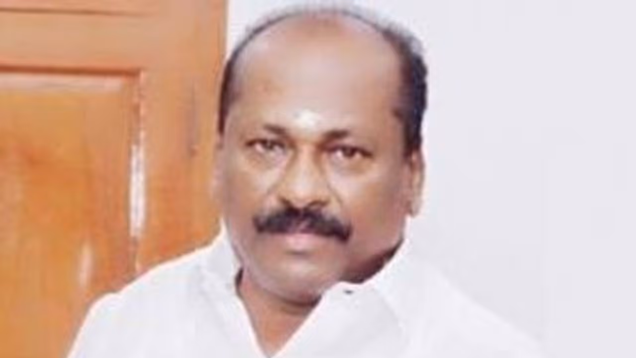 ஆதரவு கேட்க சென்ற திமுக வேட்பாளர் மீது கல்வீச்சு.. ஸ்டாலினுக்கே அதிர்ச்சி கொடுத்த விருகம்பாக்கம் தனசேகரன்..! ஆதரவு கேட்க சென்ற திமுக வேட்பாளர் மீது கல்வீச்சு.. ஸ்டாலினுக்கே அதிர்ச்சி கொடுத்த விருகம்பாக்கம் தனசேகரன்..!