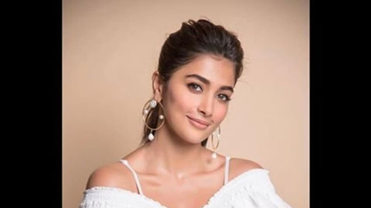 Pooja Hegde visited Gurudwara on the occasion of Gurpurab; shared photos Pooja Hegde visited Gurudwara on the occasion of Gurpurab; shared photos