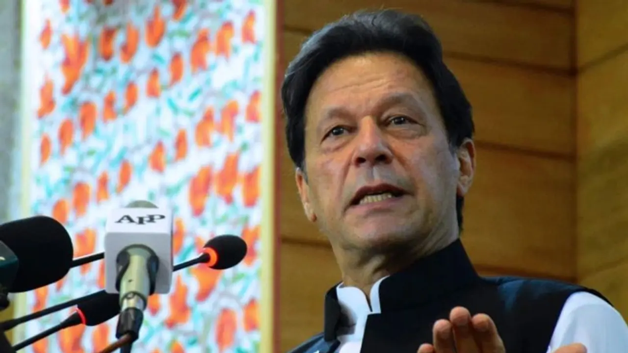 নিষিদ্ধ করেও ১০ দিনেই ফেরাতে হল টিকটক, দ্বিমুখী চাপে ক্রমে স্যান্ডউইচ হয়ে যাচ্ছেন ইমরান নিষিদ্ধ করেও ১০ দিনেই ফেরাতে হল টিকটক, দ্বিমুখী চাপে ক্রমে স্যান্ডউইচ হয়ে যাচ্ছেন ইমরান