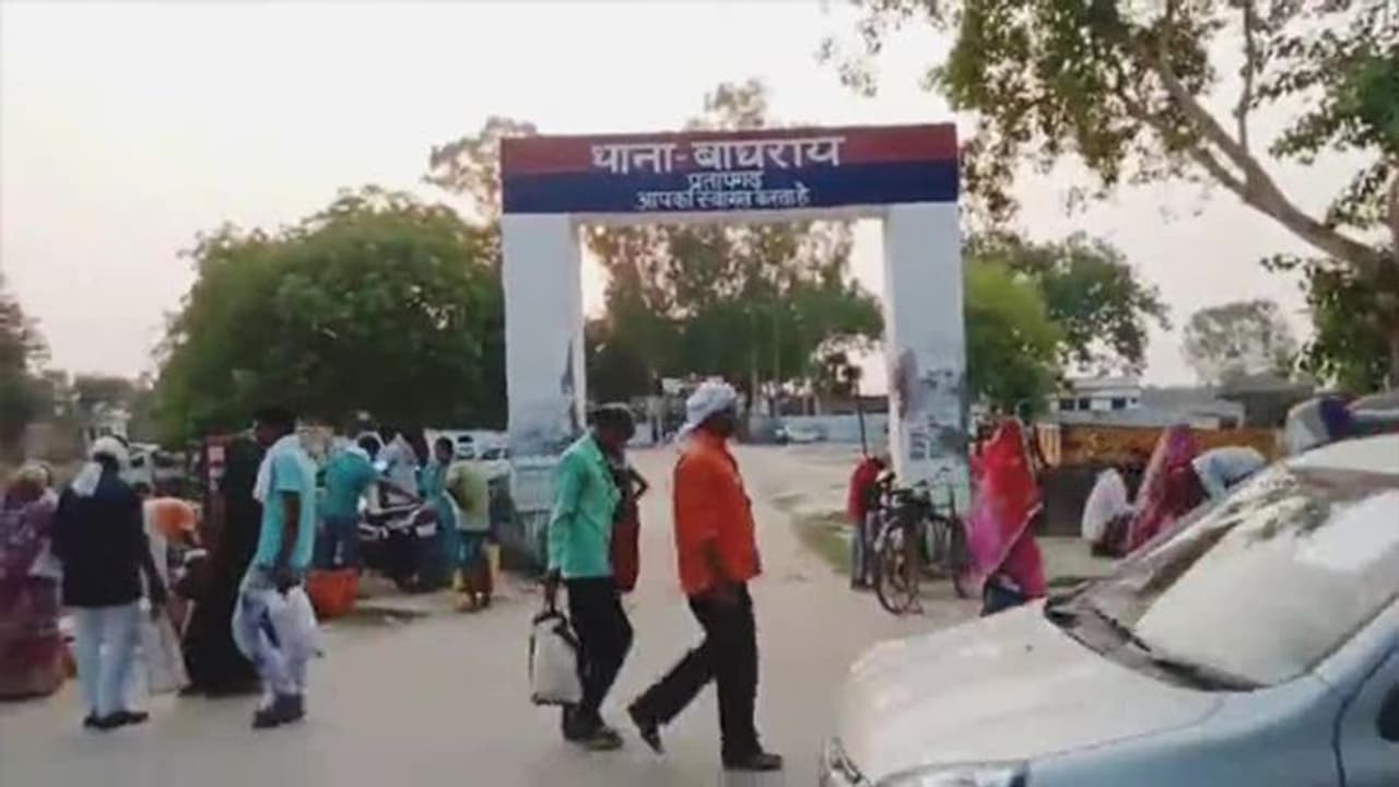 छात्रा ने कुएं में कूदकर दी जान, छेड़खानी से आहत होकर सुसाइड करने का परिजनों से लगाया आरोप छात्रा ने कुएं में कूदकर दी जान, छेड़खानी से आहत होकर सुसाइड करने का परिजनों से लगाया आरोप