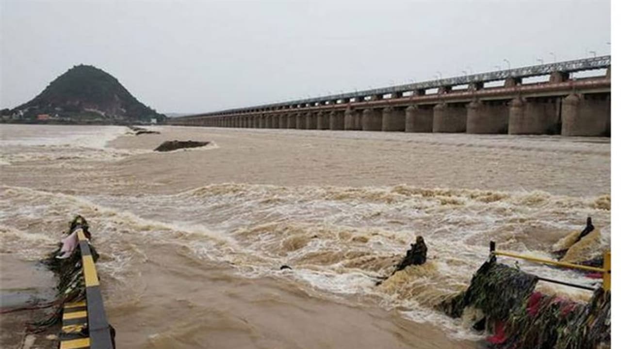 ರಾಣಿಬೆನ್ನೂರು: ಬ್ರಿಡ್ಜ್ ಕಂ ಬ್ಯಾರೇಜ್ ನಿರೀಕ್ಷೆಯಲ್ಲಿ ನಿವಾಸಿಗಳು ರಾಣಿಬೆನ್ನೂರು: ಬ್ರಿಡ್ಜ್ ಕಂ ಬ್ಯಾರೇಜ್ ನಿರೀಕ್ಷೆಯಲ್ಲಿ ನಿವಾಸಿಗಳು