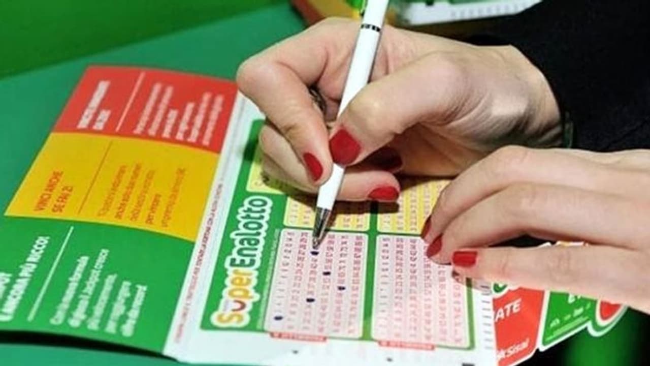 ಭಾರತದಲ್ಲಿದ್ದೇ ಈ ವಾರ ನೀವು, € 53,800,000 ಇಟಾಲಿಯನ್ ಲಾಟರಿ ಜಾಕ್ಪಾಟ್ ಗೆಲ್ಲಿ! ಭಾರತದಲ್ಲಿದ್ದೇ ಈ ವಾರ ನೀವು, € 53,800,000 ಇಟಾಲಿಯನ್ ಲಾಟರಿ ಜಾಕ್ಪಾಟ್ ಗೆಲ್ಲಿ!