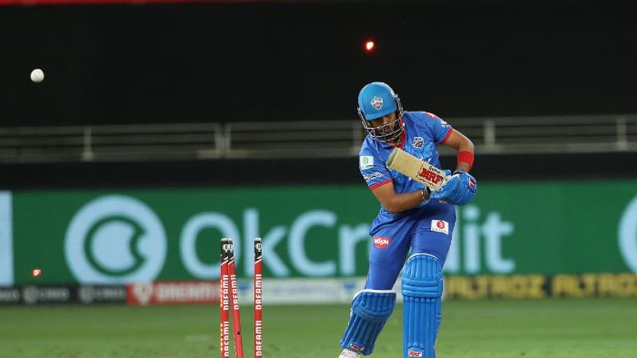 പൃഥ്വി ഷായെ നന്നാക്കാന് പുത്തന് തന്ത്രവുമായി ഡൽഹി ക്യാപ്പിറ്റൽസ് പൃഥ്വി ഷായെ നന്നാക്കാന് പുത്തന് തന്ത്രവുമായി ഡൽഹി ക്യാപ്പിറ്റൽസ്