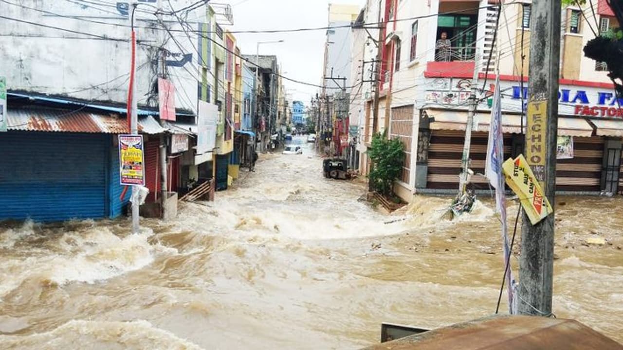 తెలంగాణలో అత్యధిక వర్షపాతం: సాధారణం కంటే 50 శాతం అధికం తెలంగాణలో అత్యధిక వర్షపాతం: సాధారణం కంటే 50 శాతం అధికం