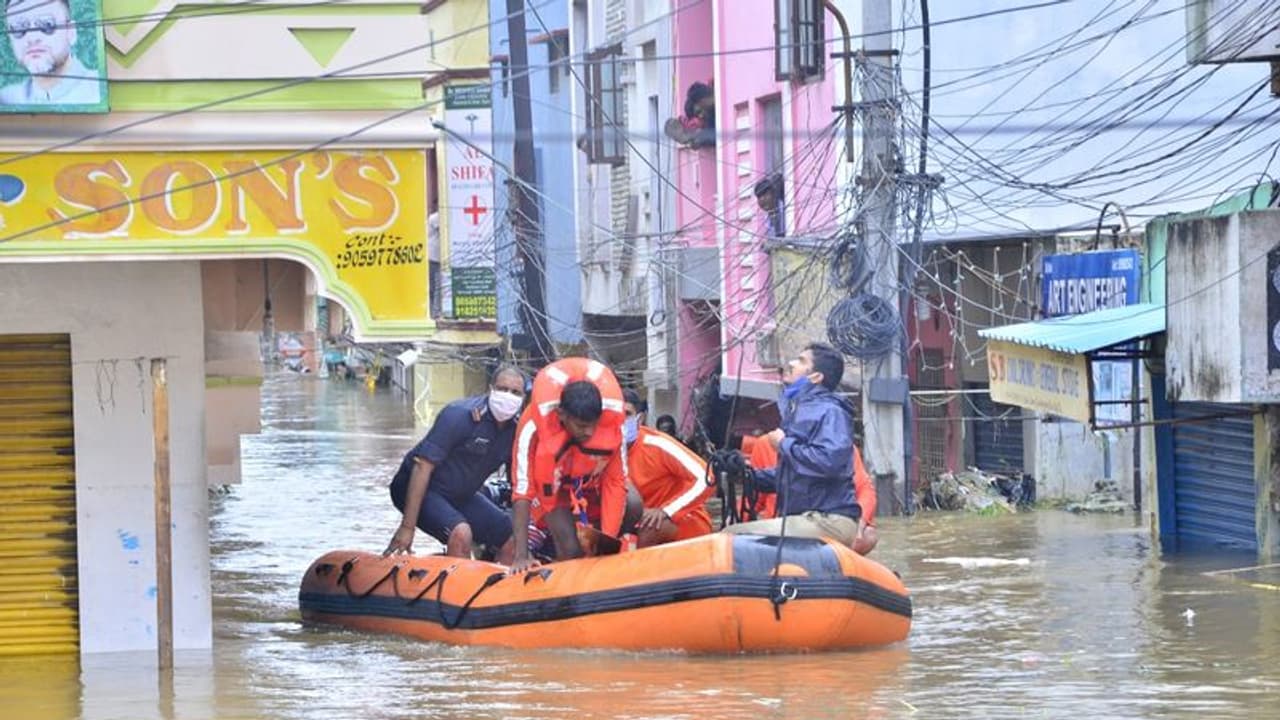 హైద్రాబాద్ వాసులకు గుడ్న్యూస్: రేపటి నుండి తప్పనున్న వర్షం ముప్పు హైద్రాబాద్ వాసులకు గుడ్న్యూస్: రేపటి నుండి తప్పనున్న వర్షం ముప్పు
