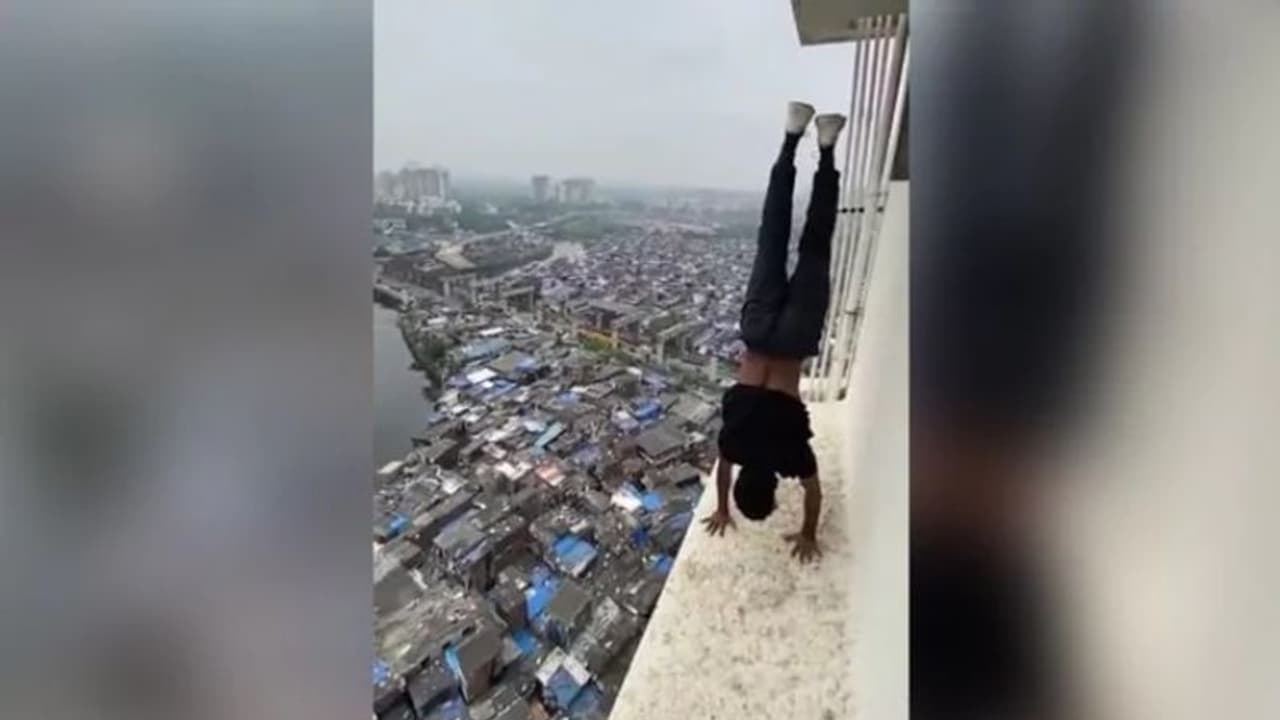 22ാം നിലയില് നിന്ന് സാഹസിക പ്രകടനം, മുംബൈ സ്വദേശി പിടിയില് 22ാം നിലയില് നിന്ന് സാഹസിക പ്രകടനം, മുംബൈ സ്വദേശി പിടിയില്