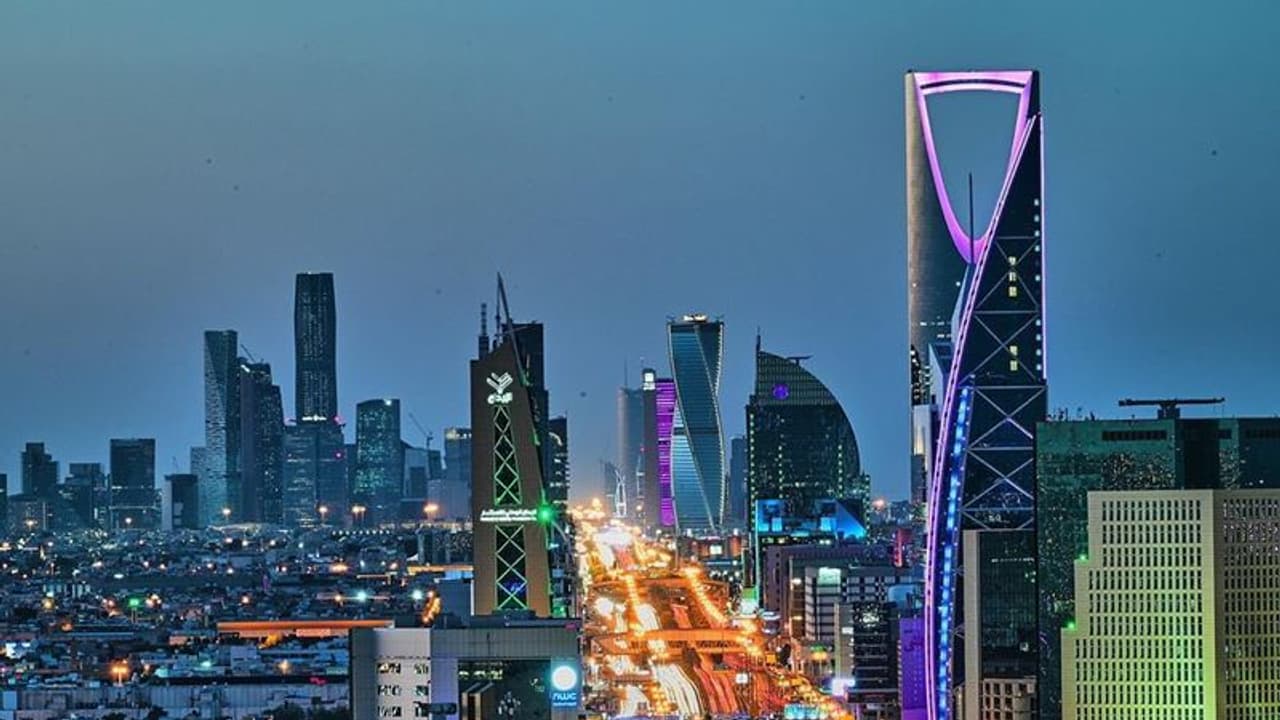 സൗദി അറേബ്യയില് കഴിഞ്ഞ വര്ഷം മാത്രം ജോലി നഷ്ടമായത് 1.60 ലക്ഷം പ്രവാസികള്ക്ക് സൗദി അറേബ്യയില് കഴിഞ്ഞ വര്ഷം മാത്രം ജോലി നഷ്ടമായത് 1.60 ലക്ഷം പ്രവാസികള്ക്ക്