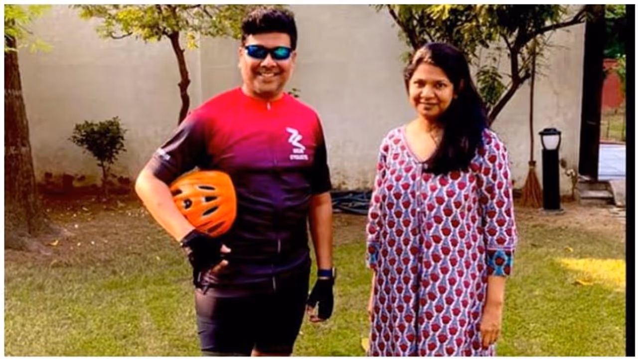 சபரீசனுக்கு முக்கியத்துவம்... நிழலாய் சுற்றும் கார்த்திக்... ஒதுக்கப்படுகிறாரா கனிமொழி..? சபரீசனுக்கு முக்கியத்துவம்... நிழலாய் சுற்றும் கார்த்திக்... ஒதுக்கப்படுகிறாரா கனிமொழி..?