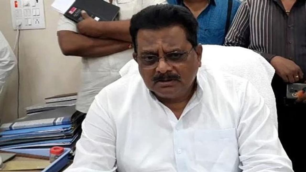 తొందరపడ్డాను.. క్షమించండి: రైతులకు మంత్రి శ్రీరంగనాథరాజు క్షమాపణలు తొందరపడ్డాను.. క్షమించండి: రైతులకు మంత్రి శ్రీరంగనాథరాజు క్షమాపణలు