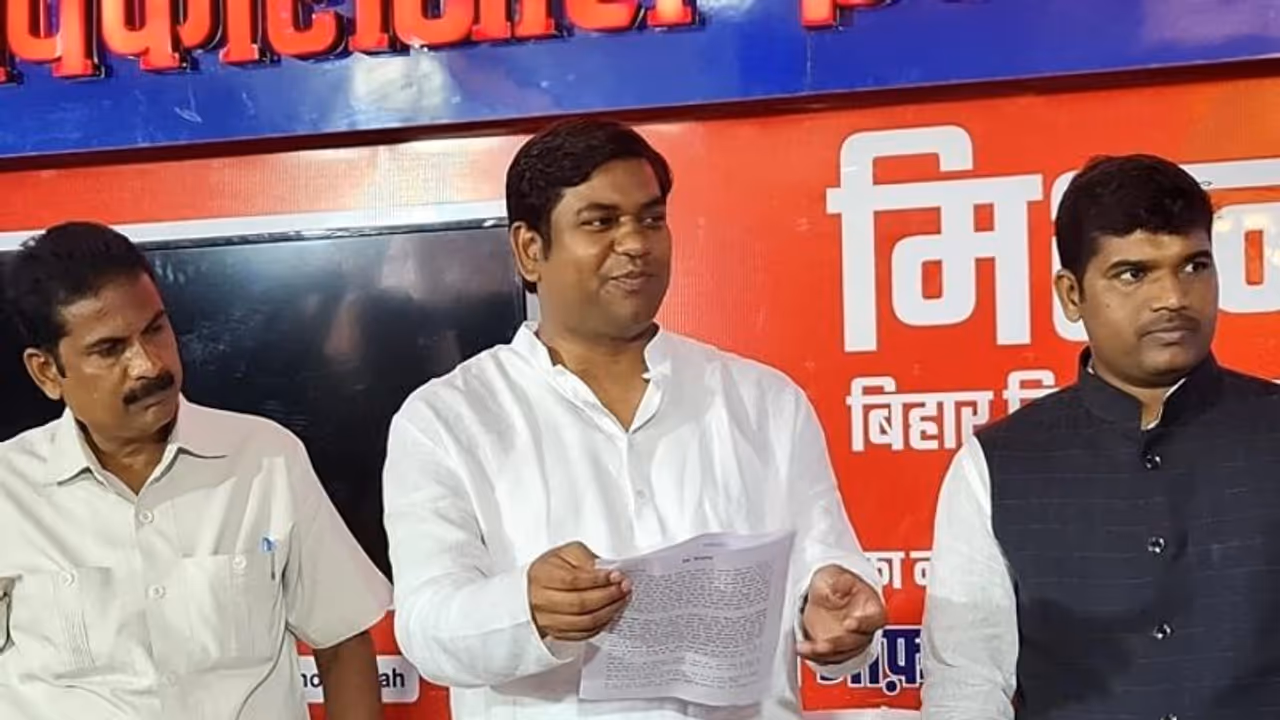 बीजेपी कोटे से मिली इन 11 सीटों पर मुकेश साहनी ने घोषित किए प्रत्याशी, जानें किसे कहां से मिला टिकट बीजेपी कोटे से मिली इन 11 सीटों पर मुकेश साहनी ने घोषित किए प्रत्याशी, जानें किसे कहां से मिला टिकट