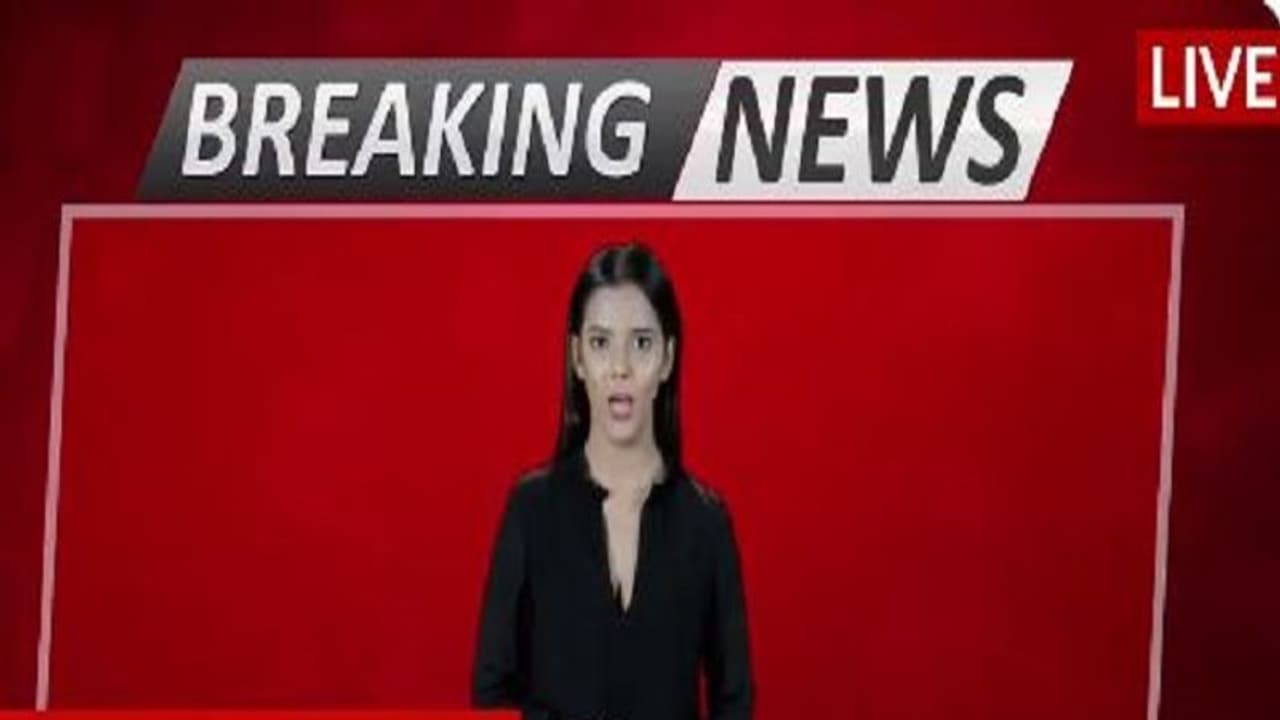 ಸುದ್ದಿ ಬ್ರೇಕ್ ಮಾಡುವ ನಿರೂಪಕಿ, ಅಸಲಿ ವ್ಯಕ್ತಿ ಅಲ್ಲ ಈಕಿ! ವಿಡಿಯೋ! ಸುದ್ದಿ ಬ್ರೇಕ್ ಮಾಡುವ ನಿರೂಪಕಿ, ಅಸಲಿ ವ್ಯಕ್ತಿ ಅಲ್ಲ ಈಕಿ! ವಿಡಿಯೋ!