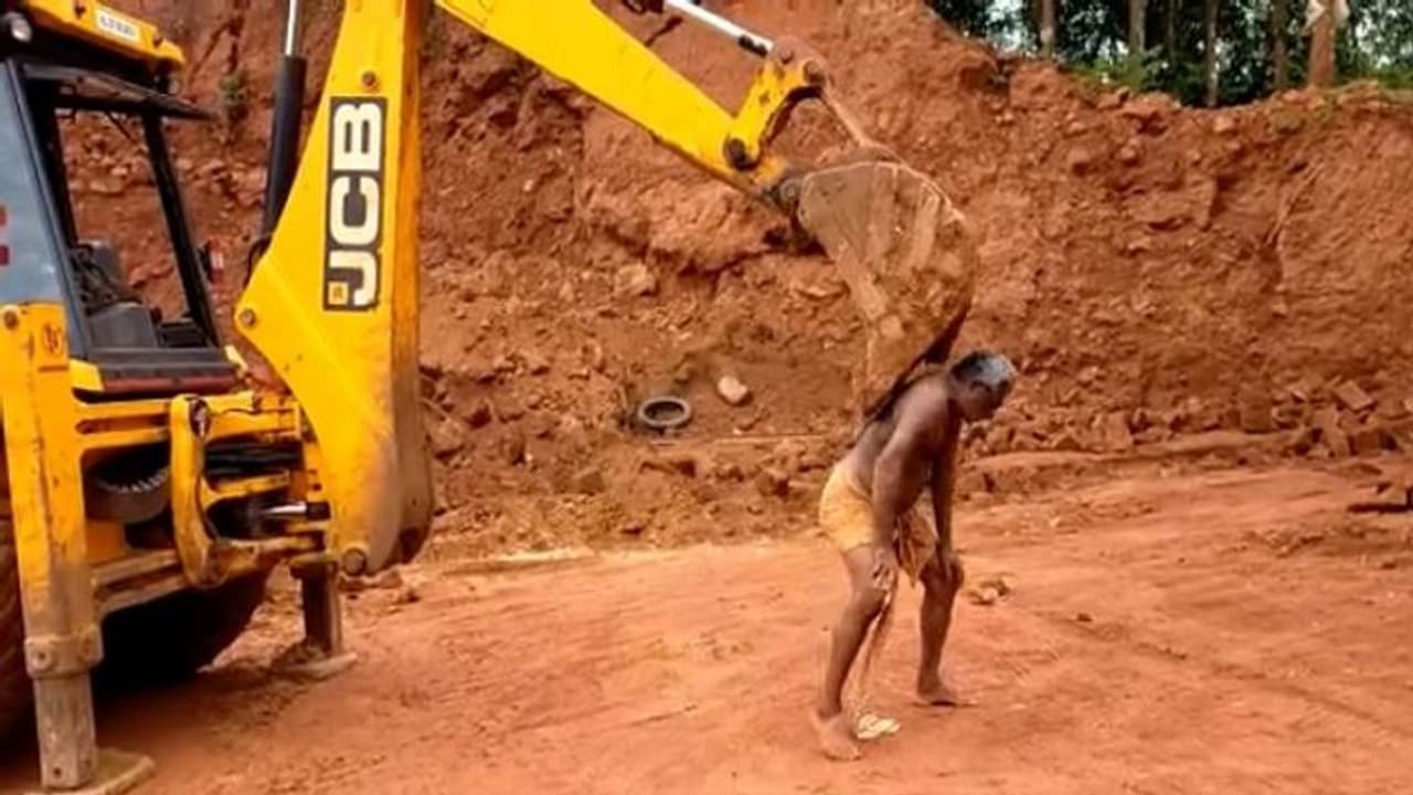 'ಬೆನ್ನು ತುರಿಕೆ' ವಿಡಿಯೋ ವೈರಲ್.. ಸೈಲಂಟಾದ ಜೆಸಿಬಿ!