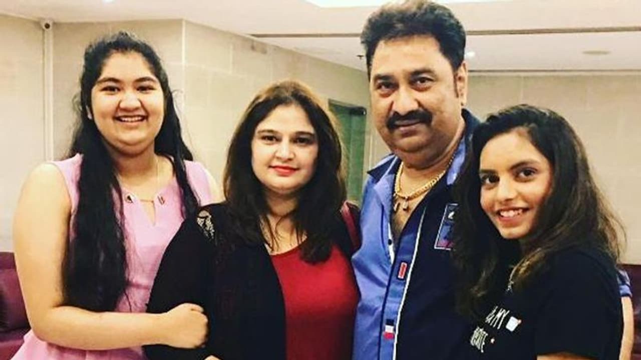 कोरोना की चपेट में आया ये सिंगर, 9 महीनों से है परिवार से दूर, जाना था मिलने कोरोना की चपेट में आया ये सिंगर, 9 महीनों से है परिवार से दूर, जाना था मिलने