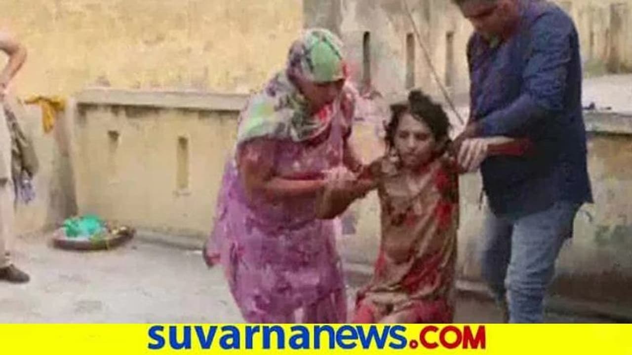 ಒಂದೂವರೆ ವರ್ಷದಿಂದ ಪತ್ನಿಯನ್ನು ಶೌಚಾಲಯದಲ್ಲೇ ಇಟ್ಟ ಭೂಪ! ಒಂದೂವರೆ ವರ್ಷದಿಂದ ಪತ್ನಿಯನ್ನು ಶೌಚಾಲಯದಲ್ಲೇ ಇಟ್ಟ ಭೂಪ!