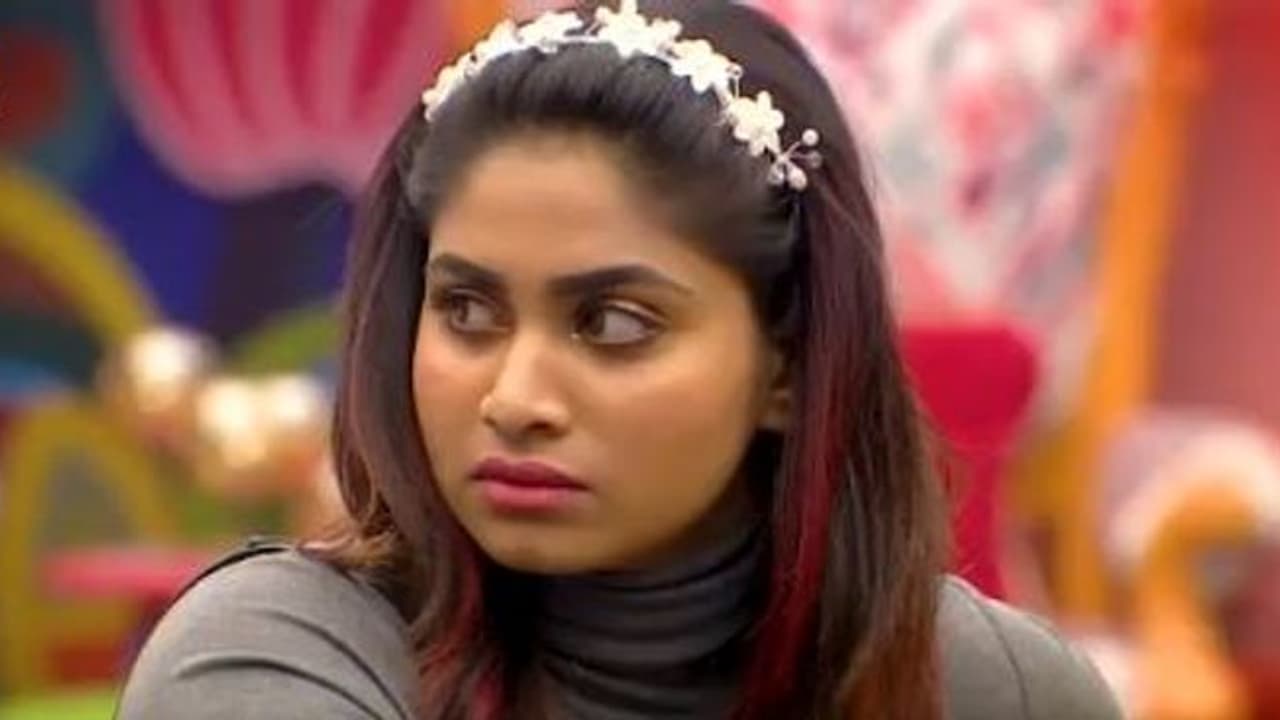 பிக்பாஸ் வீட்டில் ஷிவானிக்கு இந்த நிலையா? உச்ச கட்ட அதிர்ச்சியில் ரசிகர்கள்..! பிக்பாஸ் வீட்டில் ஷிவானிக்கு இந்த நிலையா? உச்ச கட்ட அதிர்ச்சியில் ரசிகர்கள்..!