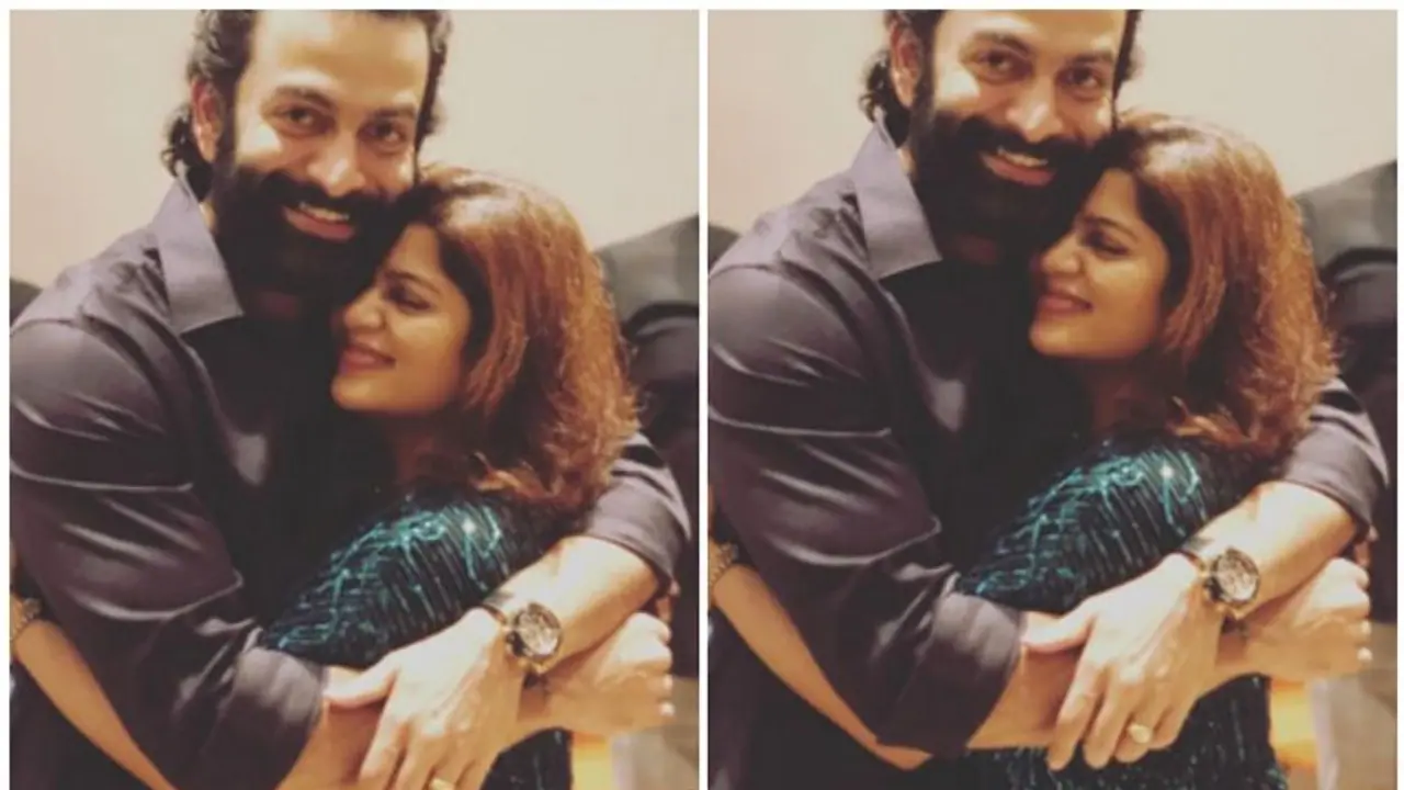 'ഉയര്ച്ച താഴ്ചകളില് ഒരുപോലെ സ്നേഹം പങ്കിടാം', പൃഥ്വിരാജിനെ കെട്ടിപ്പിടിച്ച് ആശംസകളുമായി സുപ്രിയ! 'ഉയര്ച്ച താഴ്ചകളില് ഒരുപോലെ സ്നേഹം പങ്കിടാം', പൃഥ്വിരാജിനെ കെട്ടിപ്പിടിച്ച് ആശംസകളുമായി സുപ്രിയ!