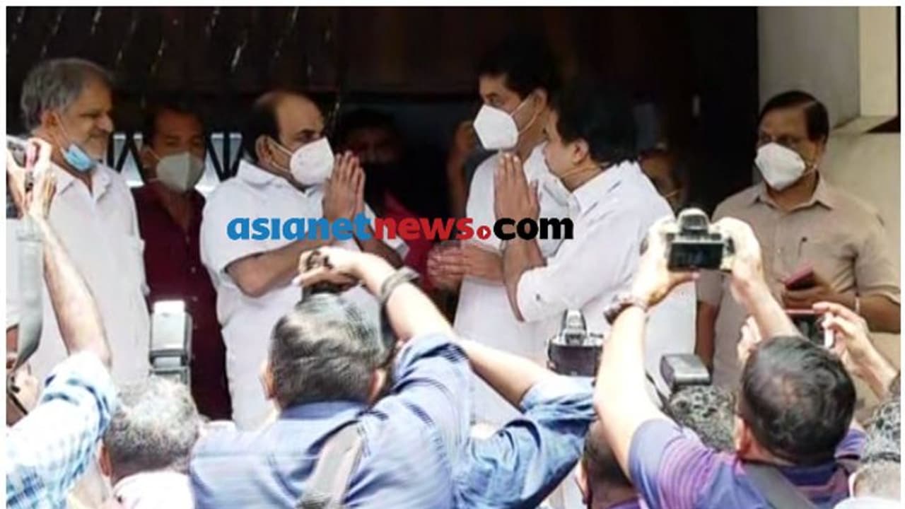 വാതിൽക്കലോളം ജോസിനെ അനുഗമിച്ച് കോടിയേരി, ഊഷ്മളസ്വീകരണം, ഉടൻ മുന്നണിപ്രവേശം വാതിൽക്കലോളം ജോസിനെ അനുഗമിച്ച് കോടിയേരി, ഊഷ്മളസ്വീകരണം, ഉടൻ മുന്നണിപ്രവേശം