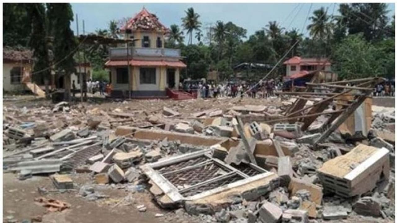 പരവൂർ പുറ്റിങ്ങൽ വെടിക്കെട്ട്: 110 പേരുടെ ജീവനെടുത്ത ദുരന്തം, 51 പ്രതികൾ; വിചാരണ നടപടികൾക്ക് നാളെ തുടക്കമാവും പരവൂർ പുറ്റിങ്ങൽ വെടിക്കെട്ട്: 110 പേരുടെ ജീവനെടുത്ത ദുരന്തം, 51 പ്രതികൾ; വിചാരണ നടപടികൾക്ക് നാളെ തുടക്കമാവും