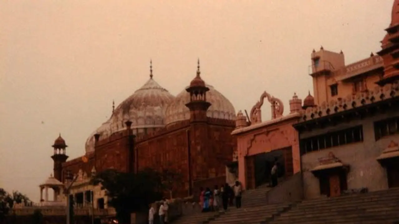 ಕೃಷ್ಣಜನ್ಮಭೂಮಿ ವಿವಾದ: ಜಾಮಾ ಮಸೀದಿ ಸರ್ವೆಗೆ ಮಥುರಾ ಕೋರ್ಟ್ನಲ್ಲಿ ಮನವಿ! ಕೃಷ್ಣಜನ್ಮಭೂಮಿ ವಿವಾದ: ಜಾಮಾ ಮಸೀದಿ ಸರ್ವೆಗೆ ಮಥುರಾ ಕೋರ್ಟ್ನಲ್ಲಿ ಮನವಿ!