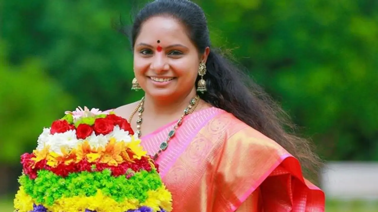 ఎమ్మెల్సీ కవిత ఇల్లు ముట్టడికి బీజేపీ శ్రేణుల యత్నం, ఉద్రిక్తత: అరెస్ట్ చేసిన హైద్రాబాద్ పోలీసులు ఎమ్మెల్సీ కవిత ఇల్లు ముట్టడికి బీజేపీ శ్రేణుల యత్నం, ఉద్రిక్తత: అరెస్ట్ చేసిన హైద్రాబాద్ పోలీసులు