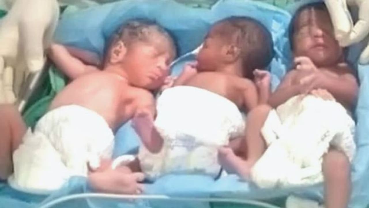 शादी के 10 साल बाद महिला ने एक साथ 3 बच्चों को दिया जन्म, अगले ही पल मां से दूर करने पड़े मासूम शादी के 10 साल बाद महिला ने एक साथ 3 बच्चों को दिया जन्म, अगले ही पल मां से दूर करने पड़े मासूम