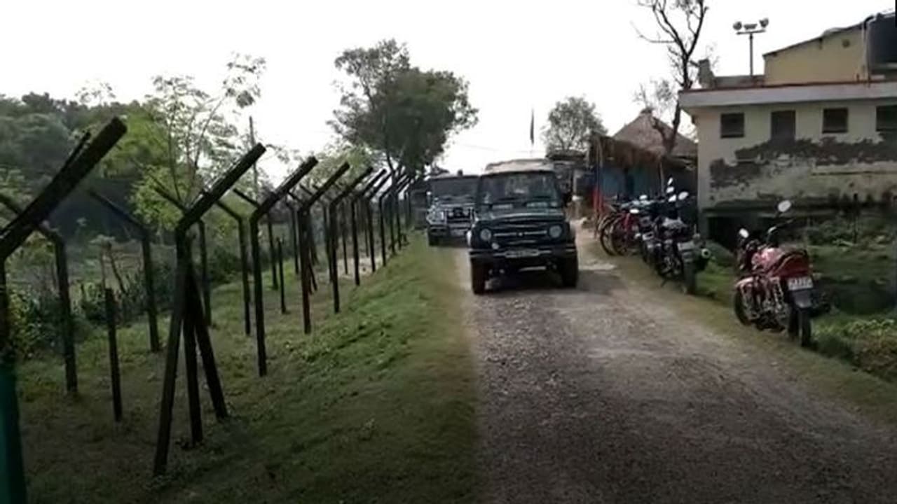 পাচারকারী সন্দেহে দুই নাবালক ছাত্রকে বেধড়ক মার, প্রতিবাদ করায় আক্রান্ত মহিলা পাচারকারী সন্দেহে দুই নাবালক ছাত্রকে বেধড়ক মার, প্রতিবাদ করায় আক্রান্ত মহিলা