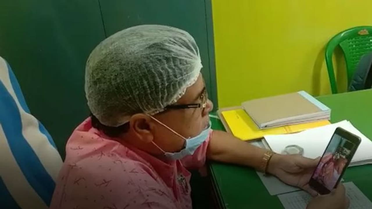 তৃণমূল নেতার স্ত্রী মেয়েকে মারধরের ভিডিও ভাইরাল, ফেসবুকে নিজে ভিডিও পোস্ট করে বেপত্তা