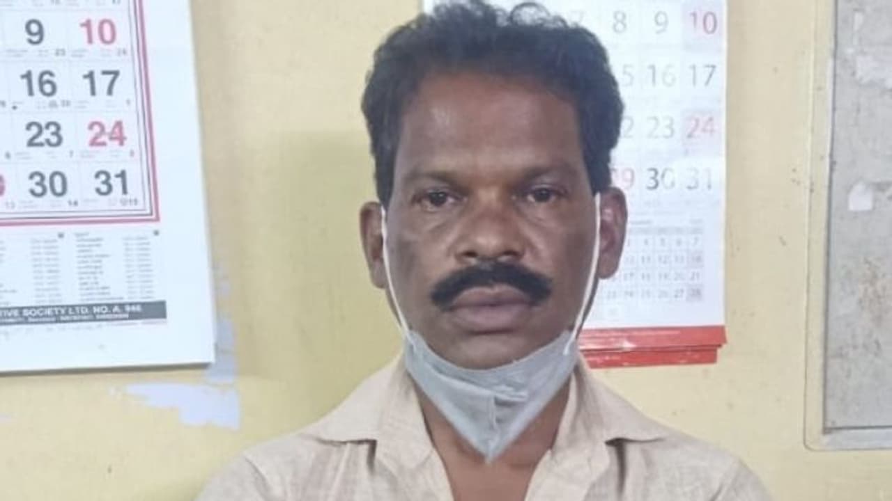 ഡ്രൈവിങ് പഠനത്തിനിടെ ലൈംഗികാതിക്രമം; അധ്യാപകൻ അറസ്റ്റിൽ ഡ്രൈവിങ് പഠനത്തിനിടെ ലൈംഗികാതിക്രമം; അധ്യാപകൻ അറസ്റ്റിൽ