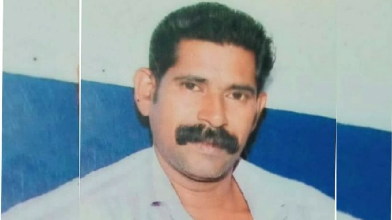 ലോറിയിൽ നിന്ന് വീണ് പരിക്കേറ്റ തൊഴിലാളി മരിച്ചു ലോറിയിൽ നിന്ന് വീണ് പരിക്കേറ്റ തൊഴിലാളി മരിച്ചു