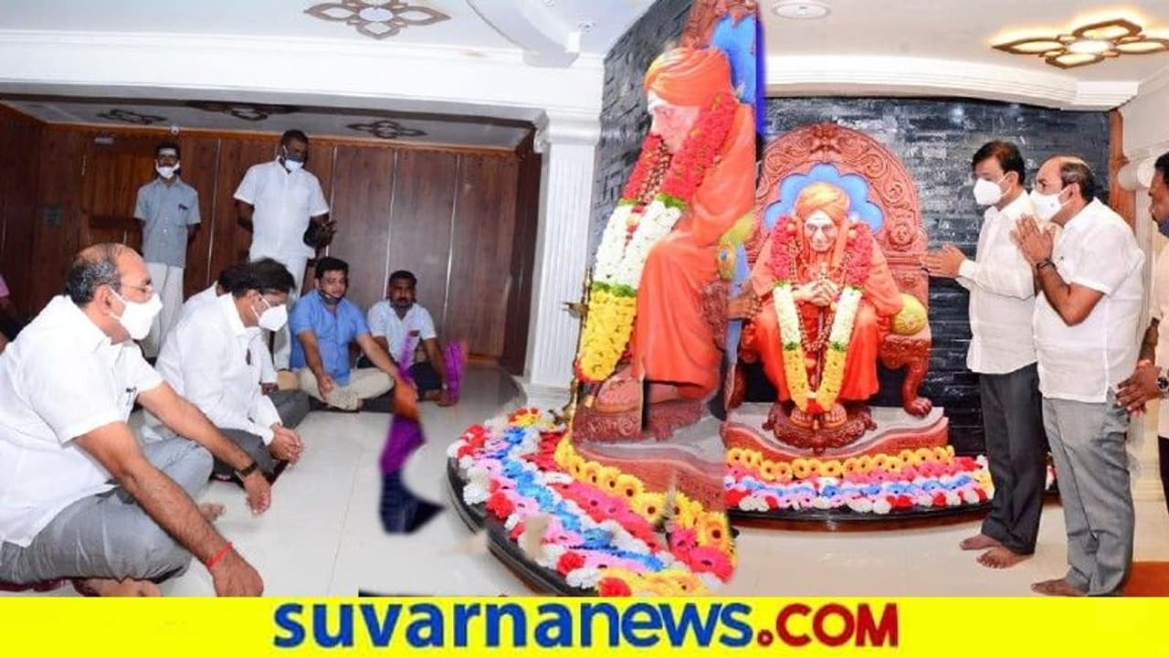 ಸಿದ್ಧಗಂಗಾ ಮಠಕ್ಕೆ ತೆರಳಿ ಧ್ಯಾನಸ್ಥರಾಗಿ ಕುಳಿತ ಬಿಜೆಪಿ ಅಭ್ಯರ್ಥಿ ಮುನಿರತ್ನ ಸಿದ್ಧಗಂಗಾ ಮಠಕ್ಕೆ ತೆರಳಿ ಧ್ಯಾನಸ್ಥರಾಗಿ ಕುಳಿತ ಬಿಜೆಪಿ ಅಭ್ಯರ್ಥಿ ಮುನಿರತ್ನ
