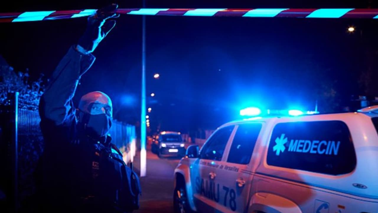 ক্লাসরুমে হজরত মহম্মদের ব্যঙ্গচিত্র, প্যারিসের প্রকাশ্য রাস্তায় মাথা কেটে শিক্ষকের নির্মম হত্যা ক্লাসরুমে হজরত মহম্মদের ব্যঙ্গচিত্র, প্যারিসের প্রকাশ্য রাস্তায় মাথা কেটে শিক্ষকের নির্মম হত্যা