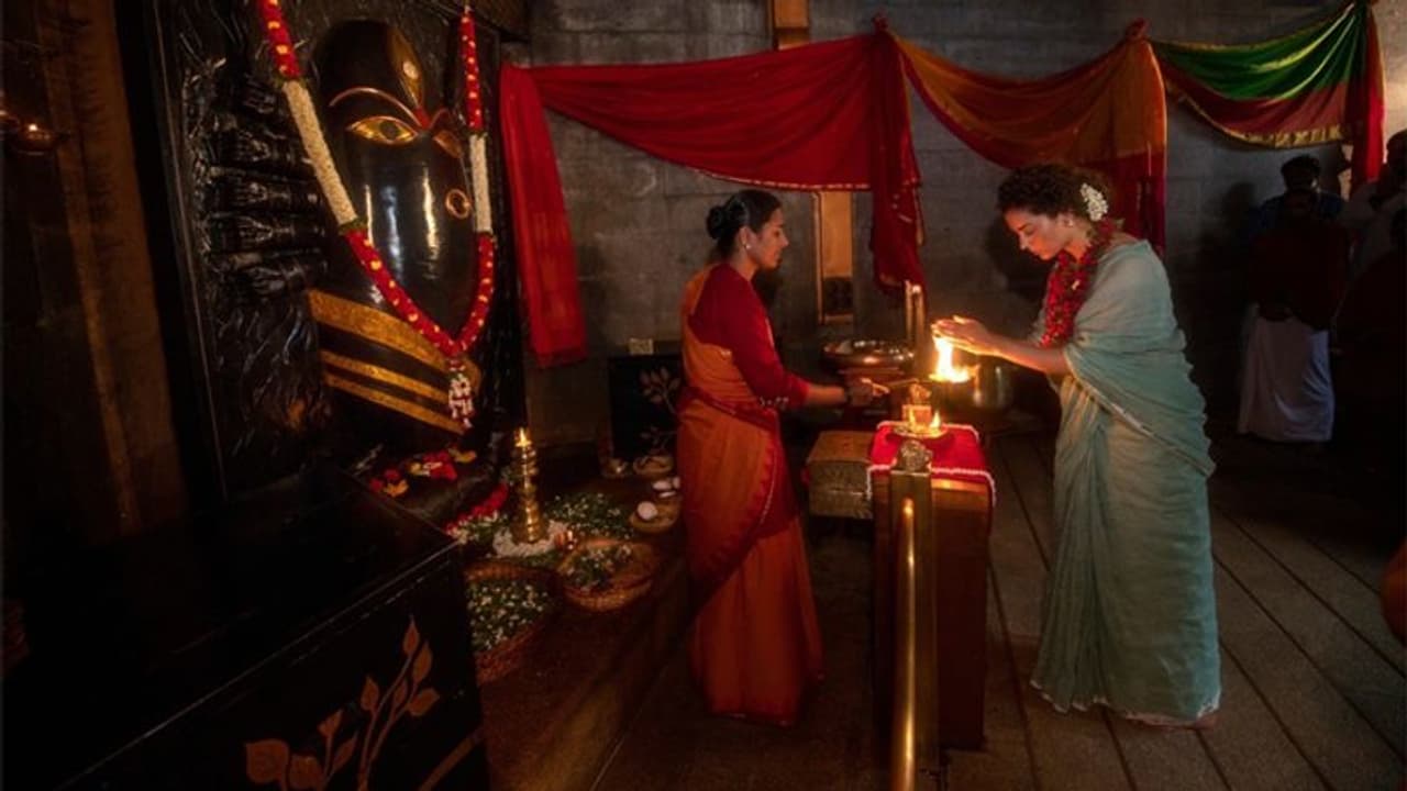 बालों में गजरा, गले में माला डाले नवरात्रि पर कंगना ने लिया देवी मां का आशीर्वाद, दी शुभकामनाएं भी बालों में गजरा, गले में माला डाले नवरात्रि पर कंगना ने लिया देवी मां का आशीर्वाद, दी शुभकामनाएं भी