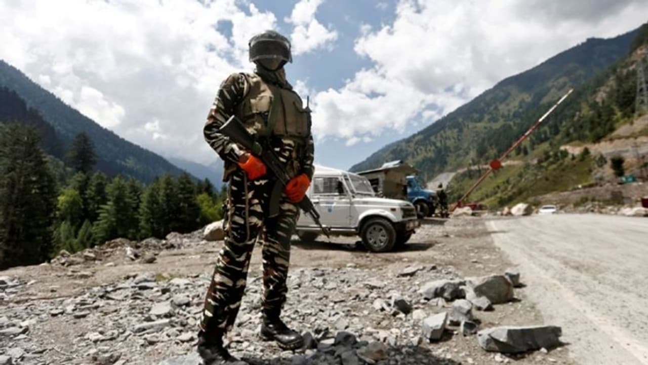 গোগরা হটস্প্রিং থেকে সরে যাক চিন, ১২তম সামরিক বৈঠকের আগেই এটাই দাবি ভারতের গোগরা হটস্প্রিং থেকে সরে যাক চিন, ১২তম সামরিক বৈঠকের আগেই এটাই দাবি ভারতের