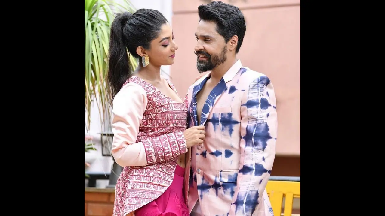 বাঙালি নন কি দেবলীনা কুমার, তবুও বাঙালিয়ানার সঙ্গে এভাবেই জড়িয়ে অভিনেত্রী বাঙালি নন কি দেবলীনা কুমার, তবুও বাঙালিয়ানার সঙ্গে এভাবেই জড়িয়ে অভিনেত্রী