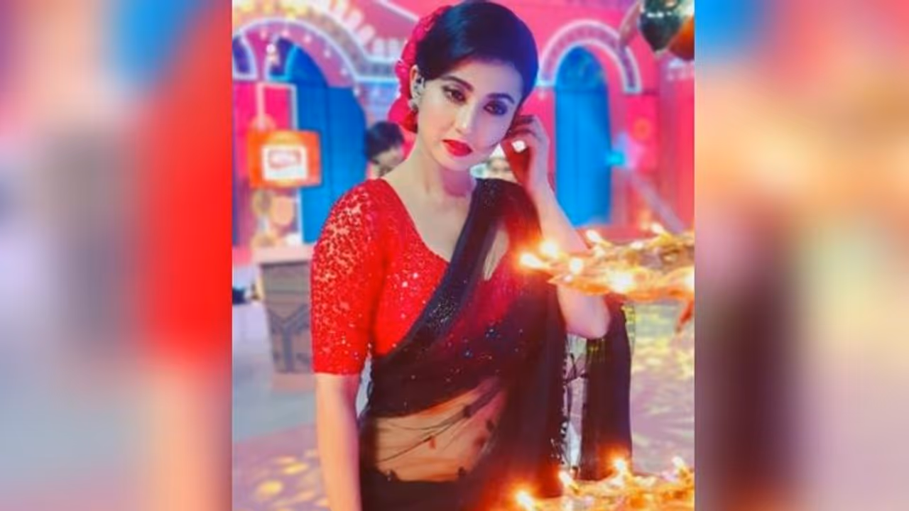 মনামীর ঘরে দুগ্গা মা এর আগমণ, পুজোর আভাসে ভরল অভিনেত্রীর জীবন