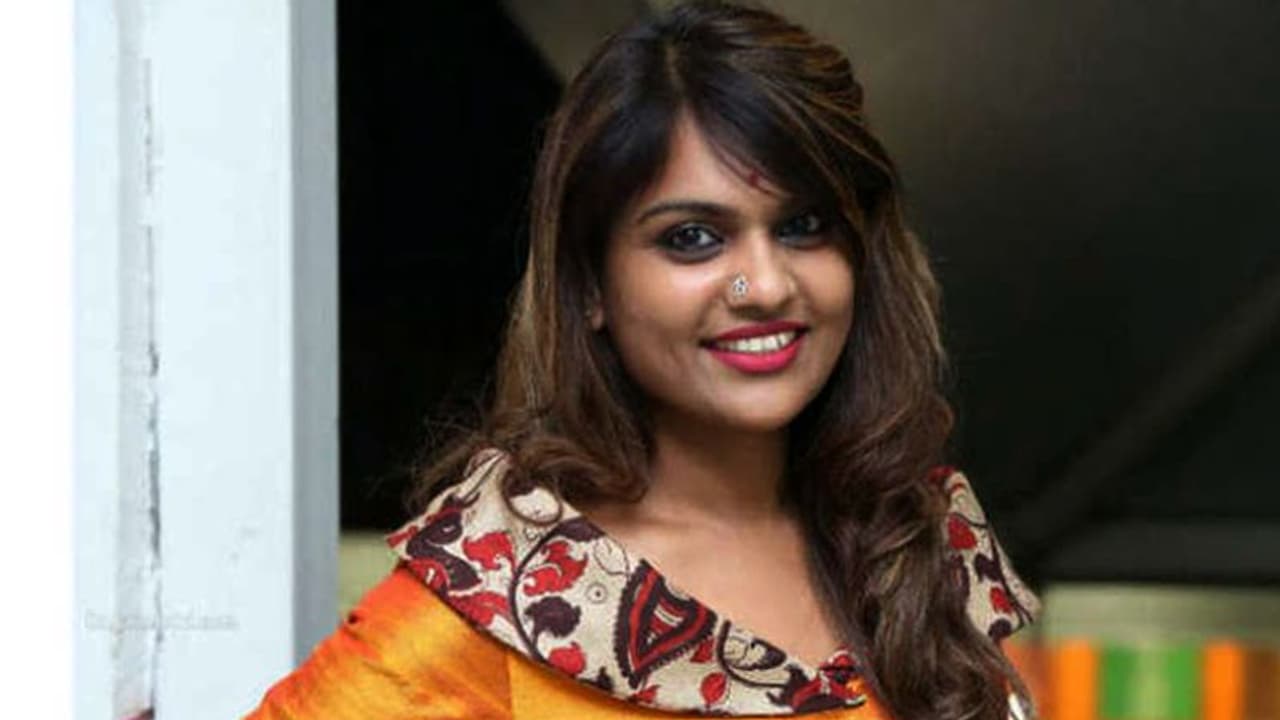 'కత్తి కార్తీక' పై చీటింగ్ కేసు,ఆమె ఏమంటుందంటే...