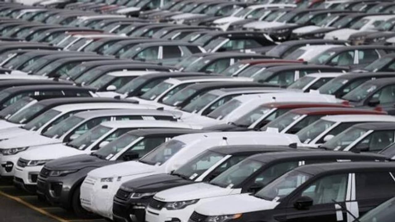 Russia : വാഹന കയറ്റുമതി നിരോധിച്ച് റഷ്യ, വരാനിരിക്കുന്നത് കടുത്ത പ്രതിസന്ധി