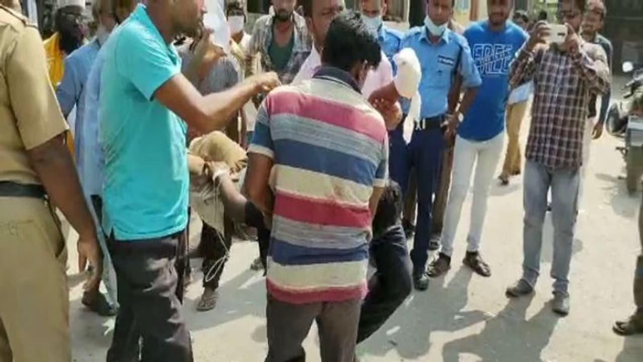 তৃণমূল ছাত্র পরিষদের প্রতিবাদ সভায় বোমা বৃষ্টি, উত্তপ্ত পরিস্থিতি উত্তর দিনাজপুরের চোপড়ায়