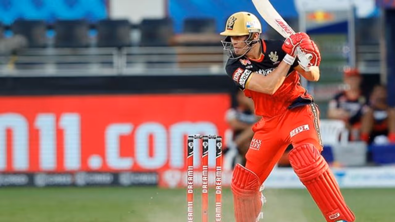RCBvsCSK: విరాట్ కోహ్లీ కెప్టెన్ ఇన్నింగ్స్... చెన్నై సూపర్ కింగ్స్ ముందు ఈజీ టార్గెట్...