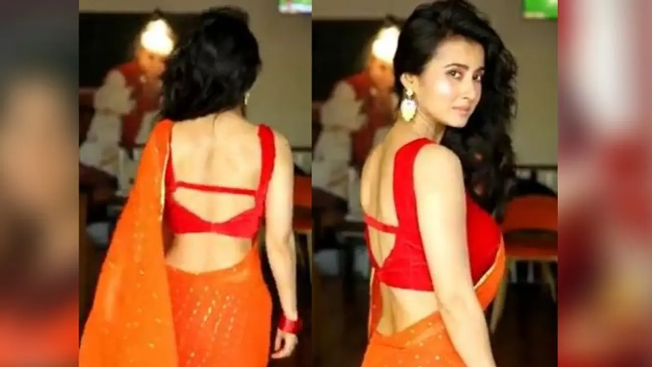 শরীরী আবেদনে খুশির খবর পাড়লেন মনামী, ব্যাকলেস ব্লাউজে মোহময়ী অভিনেত্রী শরীরী আবেদনে খুশির খবর পাড়লেন মনামী, ব্যাকলেস ব্লাউজে মোহময়ী অভিনেত্রী