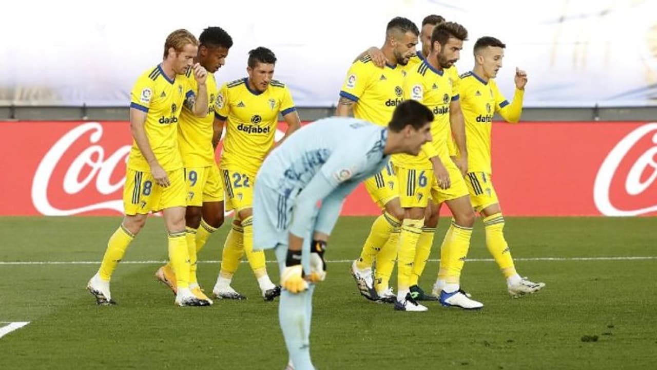 ലാ ലിഗയില് റയലിന് ഞെട്ടിപ്പിക്കുന്ന തോല്വി; പ്രീമിയര് ലീഗില് ആഴ്സനലിനെതിരെ മാഞ്ചസ്റ്റര് സിറ്റിക്ക് ജയം ലാ ലിഗയില് റയലിന് ഞെട്ടിപ്പിക്കുന്ന തോല്വി; പ്രീമിയര് ലീഗില് ആഴ്സനലിനെതിരെ മാഞ്ചസ്റ്റര് സിറ്റിക്ക് ജയം