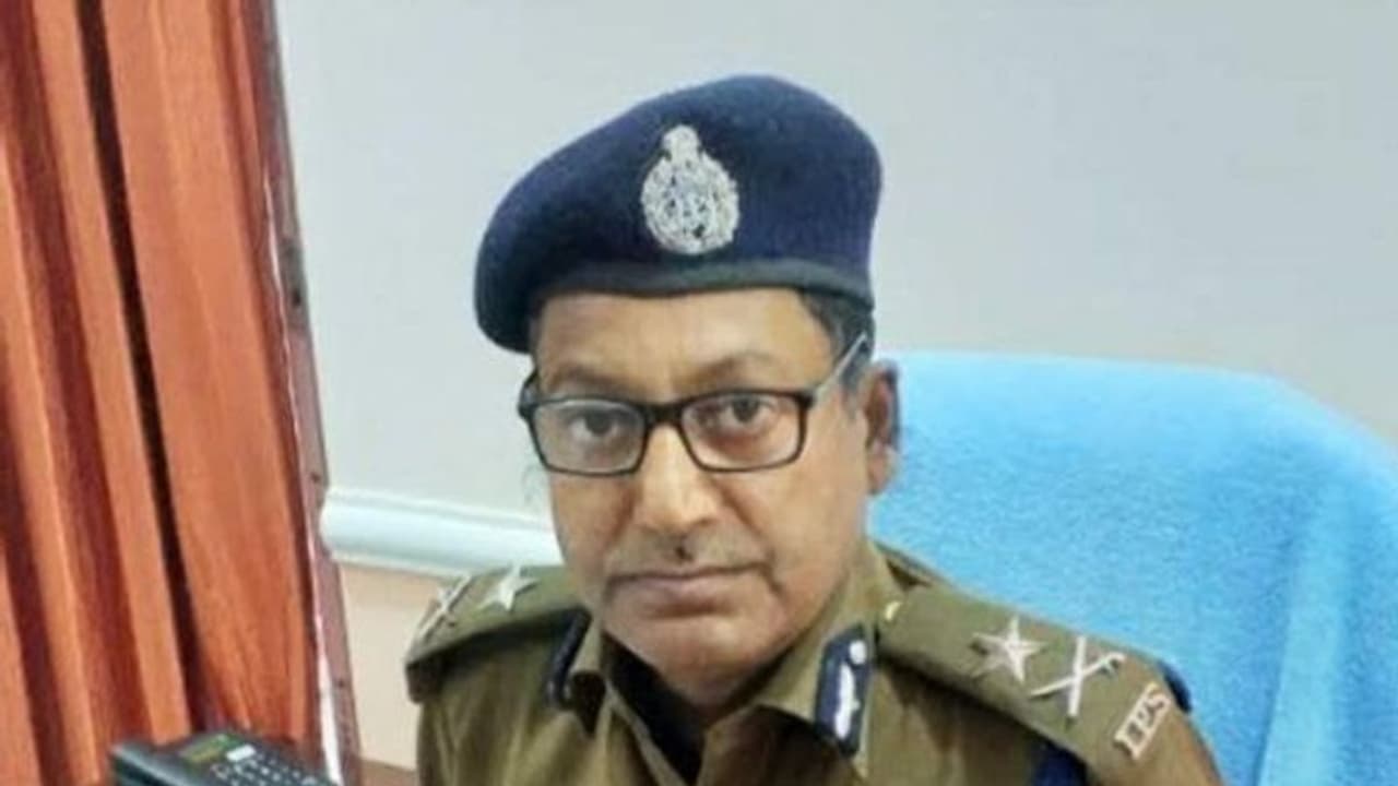 अब कोरोना से आईजी विनोद कुमार की मौत, दो दिन पहले पंचायती राज मंत्री की गई थी जान अब कोरोना से आईजी विनोद कुमार की मौत, दो दिन पहले पंचायती राज मंत्री की गई थी जान