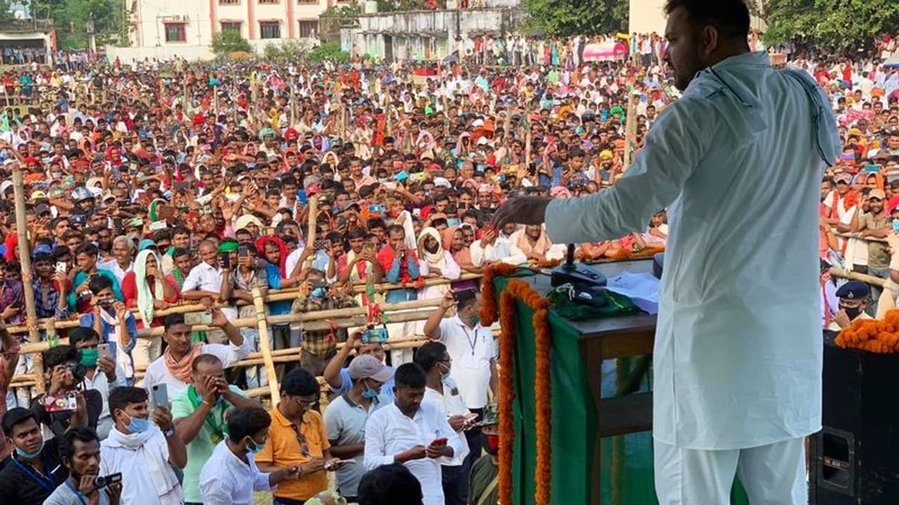 तेजस्वी का पलटवार, कहा जंगल राज की बात करने वाले नीतीश के कार्यकाल में चरम पर अपराध तेजस्वी का पलटवार, कहा जंगल राज की बात करने वाले नीतीश के कार्यकाल में चरम पर अपराध