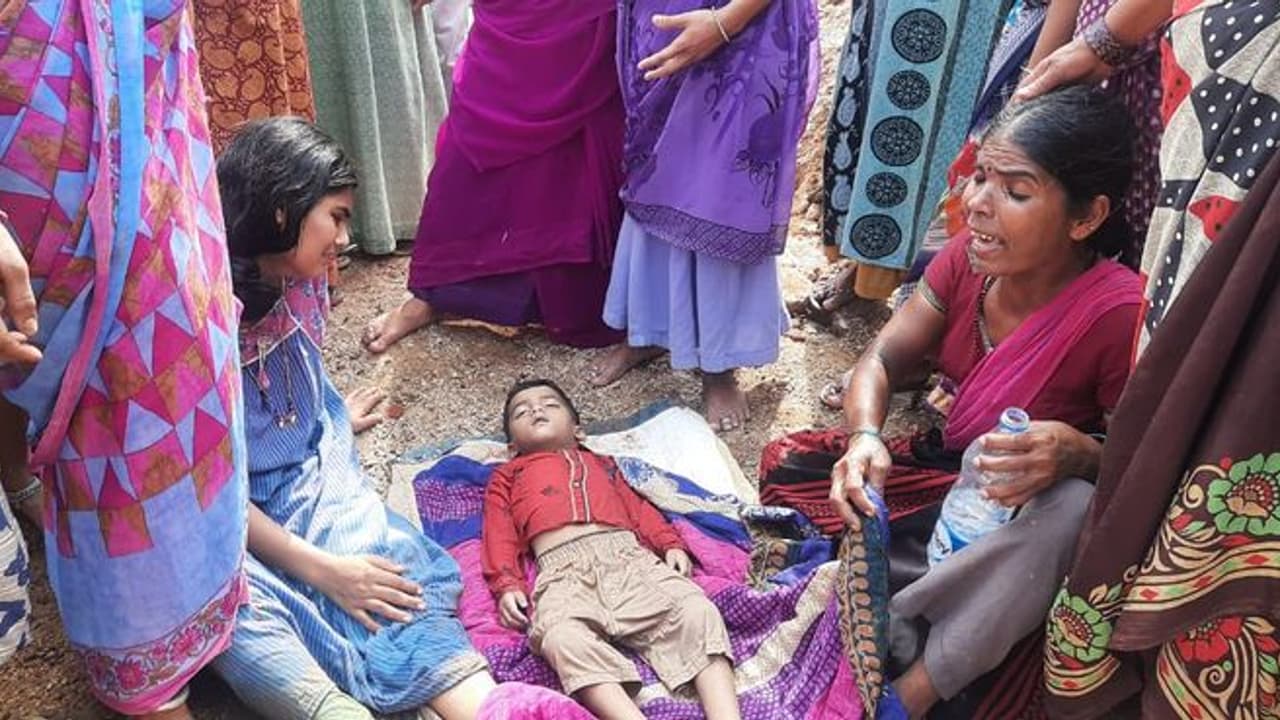 హైదరాబాద్: పోటెత్తిన వరదనీరు.. సెల్లార్లో చిన్నారి దుర్మరణం హైదరాబాద్: పోటెత్తిన వరదనీరు.. సెల్లార్లో చిన్నారి దుర్మరణం